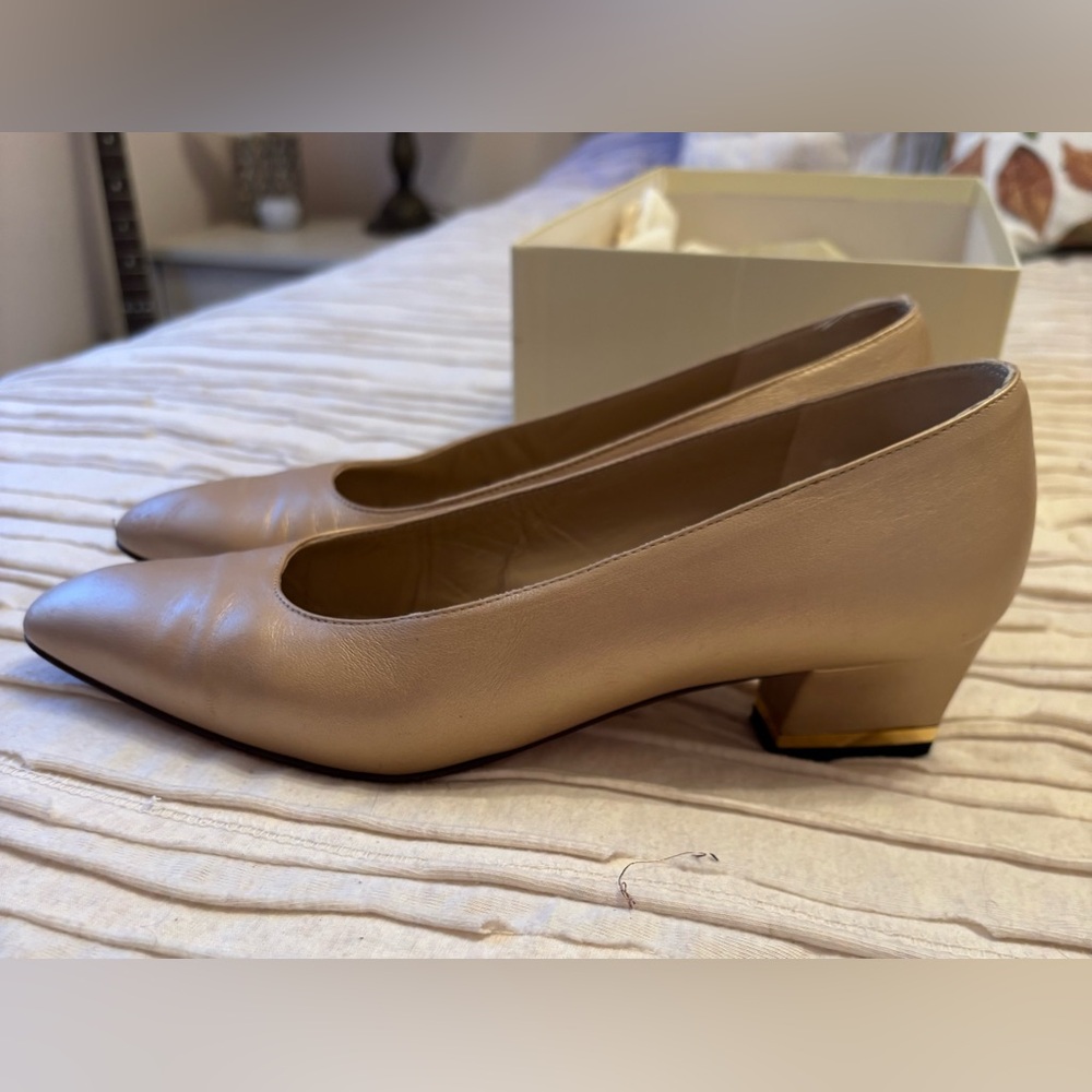 St. John Garland Pale Gold Heeled Pumps Size 7B